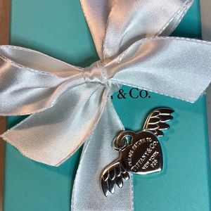 Tiffany & Co. Angel wings heart 925 silver pendant 💕